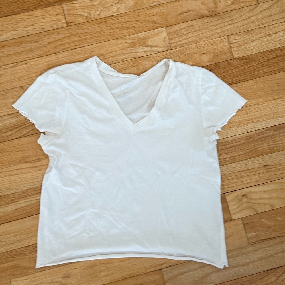 Elegant White V-Neck Short Sleeve Tee